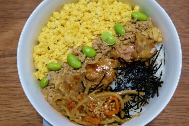 【ラヴィット】彩りそぼろ丼のレシピ｜近藤千尋さん考案どんぶり料理