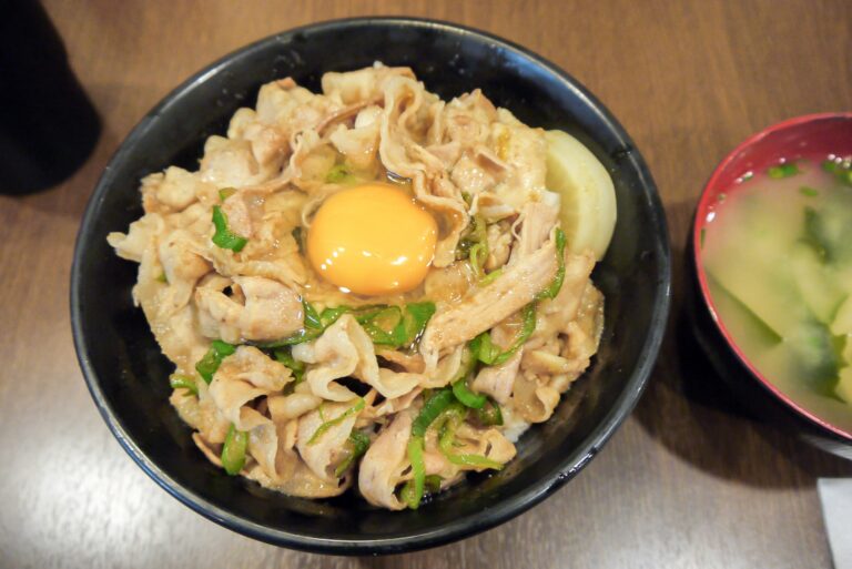 【家事ヤロウ】秒すた丼(豚丼)のレシピ｜和田明日香さんのすぐ作れるボリューム満点レシピ