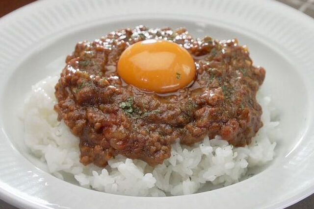 【ポップアップ】レンジでキーマカレーのレシピ｜リュウジの楽ウマ晩ごはん