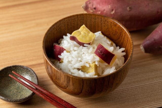 【ヒルナンデス】安納芋の炊き込みご飯の腸活レシピ｜炊飯器で簡単料理