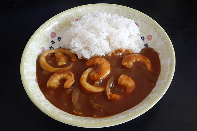 【ヒルナンデス】シーフードカレーのレシピ｜バイきんぐ西村のキャンプ飯