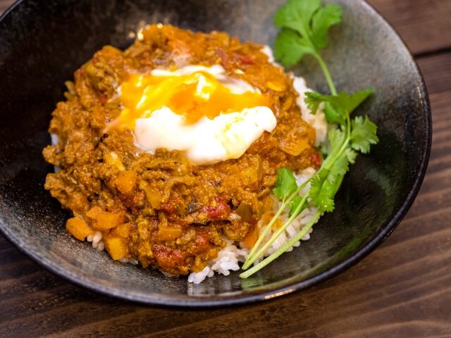 【ヒルナンデス】カレー親子丼の作り方｜レトルトカレーアレンジレシピ