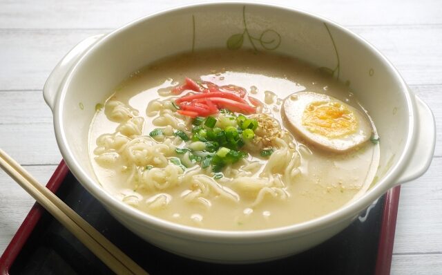 【夜会】ほうれん草塩クリームラーメンのレシピ 櫻井翔の袋麺アレンジ