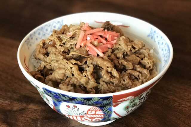 【ざわつく金曜日】神戸牛丼広重『神戸牛肩ロースの牛丼』を紹介