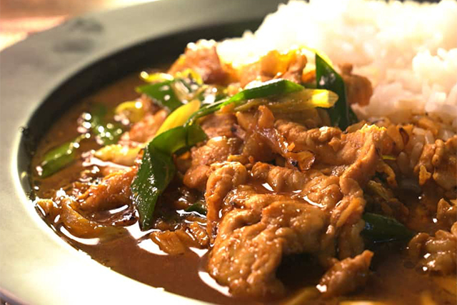 【土曜は何する】シン・お蕎麦屋さん風出汁カレーのレシピ カレーマン先生のスパイスだしカレー