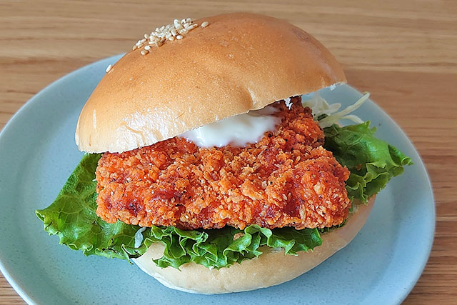 【ざわつく金曜日】和牛ヒレカツのトリュフチーズバーガー(焼肉うしごろ池袋店)