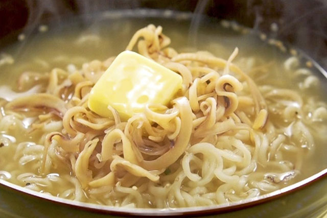 【木7◎×部】イカ塩バターラーメンのレシピ(サッポロ一番塩ラーメン)リュウジのコンビニ食材アレンジ