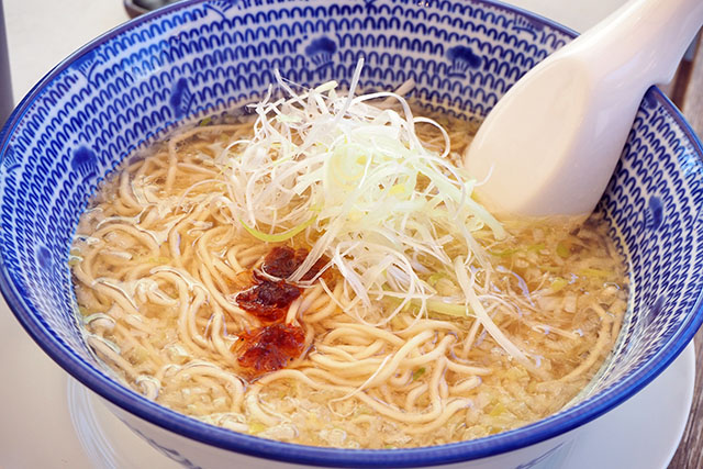 【サタプラ】辛ネギ塩ラーメンのレシピ『飯田商店』カップラーメン塩味ちょい足しアレンジレシピ