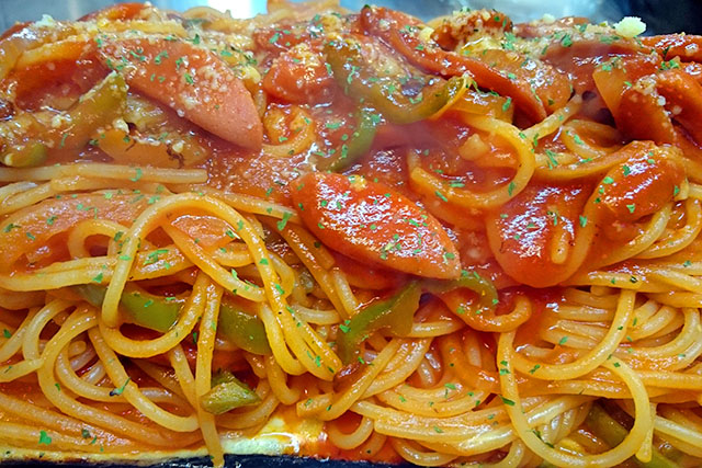 【every】卵焼き器だけで作る新感覚ナポリタンのレシピ 経塚翼さんのモチベ0でできる料理術