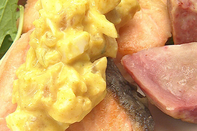 【ウワサのお客さま】サーモンとタロイモのカレータルタルのレシピ(7月18日)レジェンド寮母の村野明子さんラグビー飯今日の料理