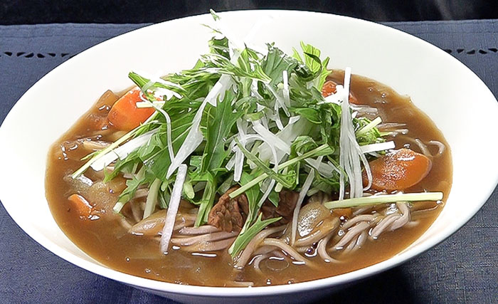 【ZIP】野菜のサラダカレーそばのレシピ(ハウス食品)残ったカレーの神アレンジレシピ