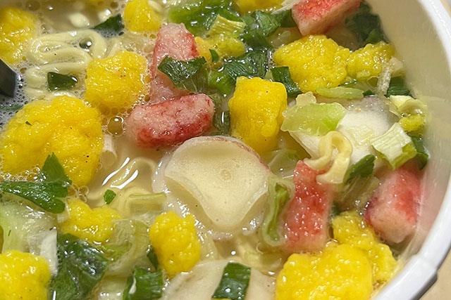 【瞬間回答】シーフードカップ麺をワンランク上のカップラーメンにするレシピ