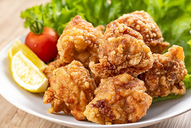 【瞬間回答】唐揚げの衣をカリカリでジューシーな食感に激変させるレシピ