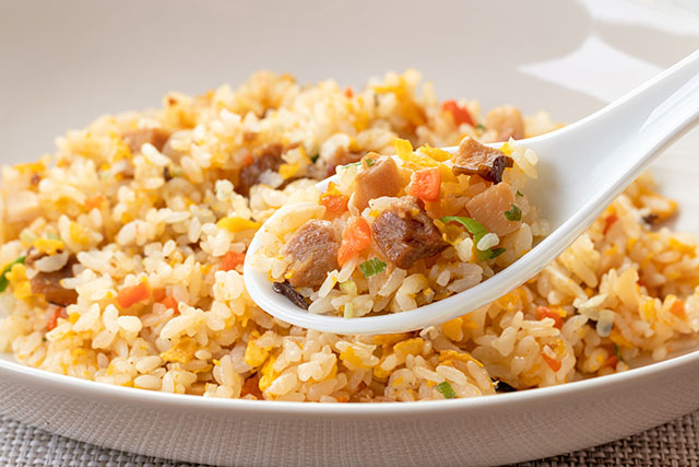 【瞬間回答】冷凍炒飯を中華料理店のような香ばしい味に大変身させるレシピ