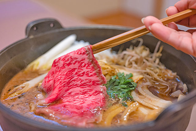 【瞬間回答】格安肉を高級すき焼きに大変身させるレシピ