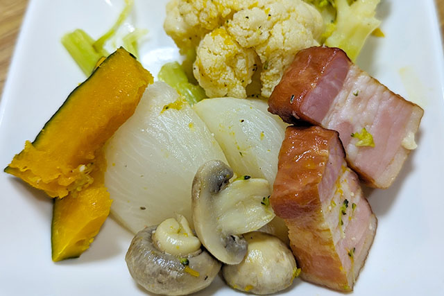 【DAIGOも台所】野菜とベーコンの蒸し煮のレシピ カレー風味で