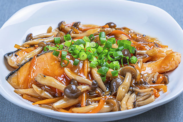 【DAIGOも台所】鮭の柚子胡椒風味のレシピ 椎茸と玉ねぎで