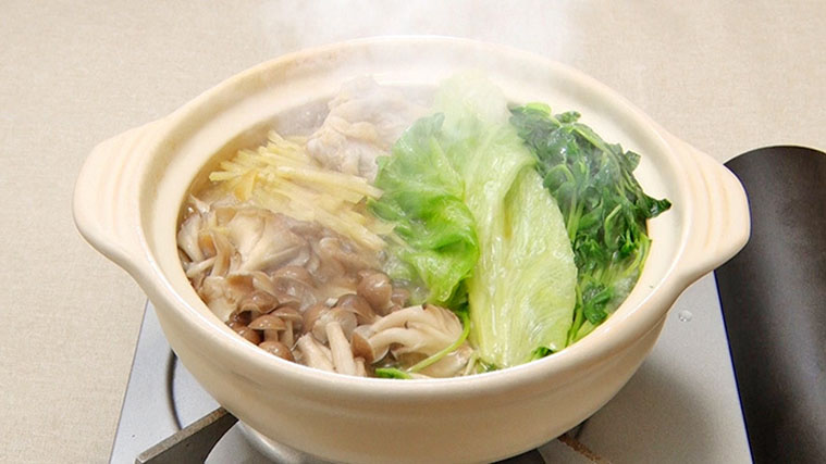 【DayDay】鶏手羽と生姜とレタスのポカポカ鍋のレシピ 亜希のざっくりキッチン