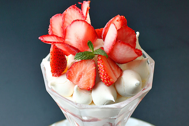 【ざわつく金曜日】いちごと金木犀のシブーストパフェ『渋谷エンメ』シュークリームVSいちごパフェ究極の2択スイーツ対決