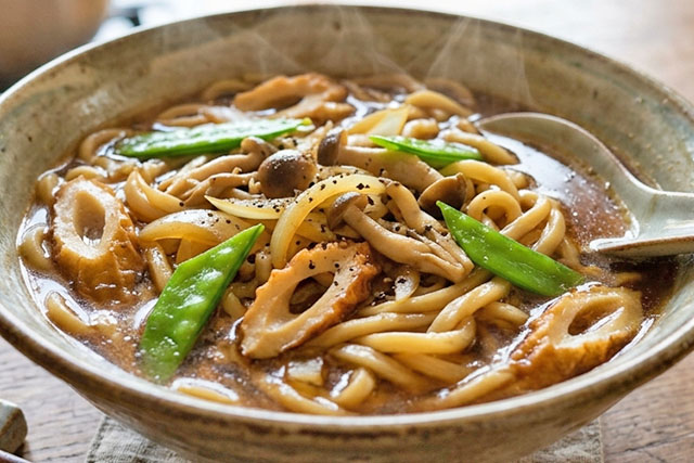 【DAIGOも台所】ちくわ入り煮込み麺のレシピ オイスターソースが隠し味
