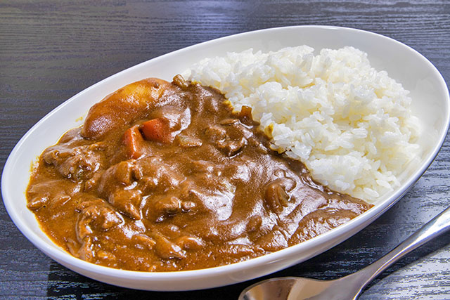 【瞬間回答】カレーのお肉をコーラで柔らかくジューシーにするレシピ