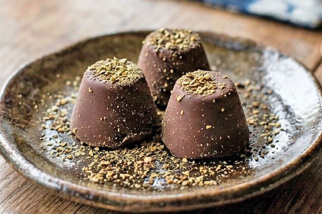 【瞬間回答】ピノに山椒をふりかけて高級感あるアイスに大変身させるレシピ