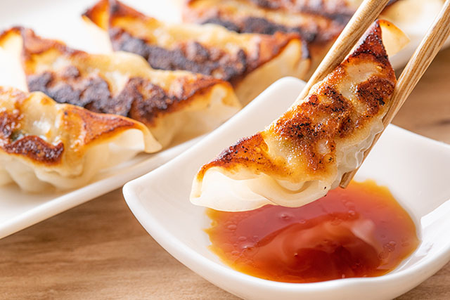 【DAIGOも台所】トマト入り焼き餃子のレシピ フライドガーリックが隠し味
