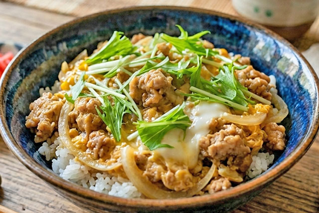【DayDay】鶏ひき肉で作るしあわせ親子丼のレシピ(ゆめっち)亜希のざっくりキッチン