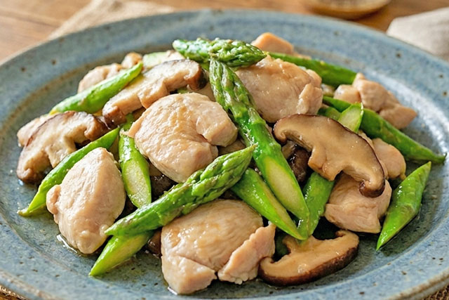 【きょうの料理】アスパラと鶏むね肉の塩炒めのレシピ 菊池晋作シェフのマネしたい野菜炒め