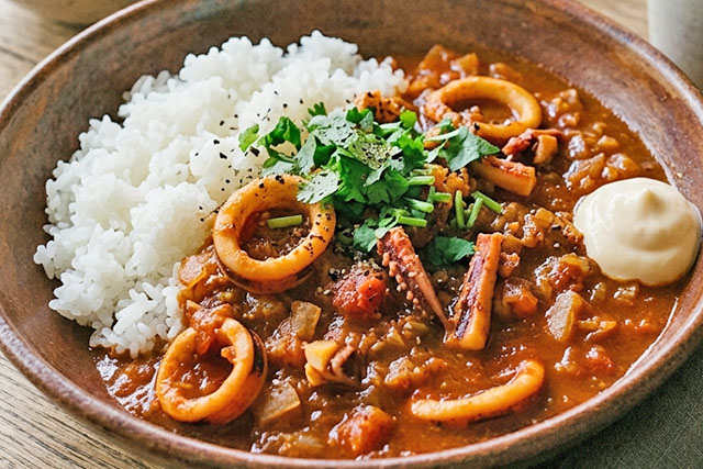 【DAIGOも台所】いかのトマトカレーのレシピ アイヨリソースで味変